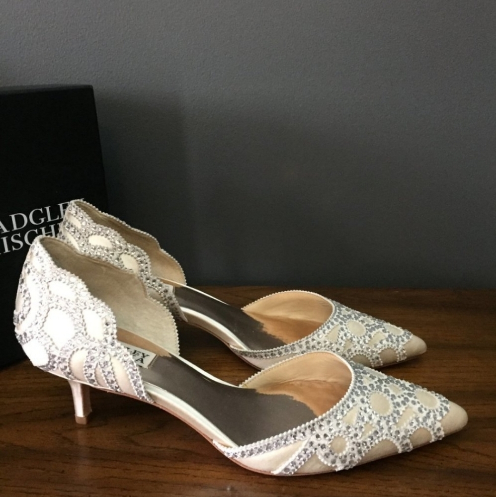 Badgley Mischka Ginny Pump Size 9 Ivory Bridal Kitten Heels - Picture 2 of 4